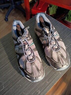 Speedo Men's Athletic Lace-Up Sneakers in Gray and Black